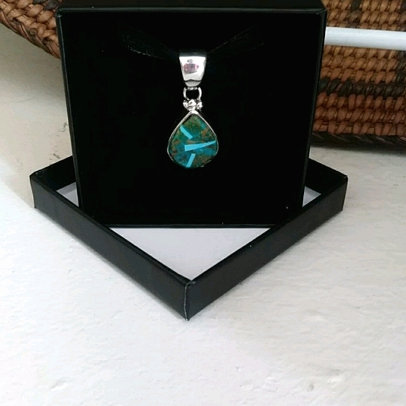 Beautiful Sterling & Turquoise Stone Pendant - Picture 5 of 5